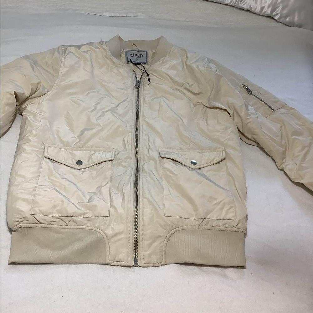(NWOT)Ashley By 26 International Beige Bomber Jacket